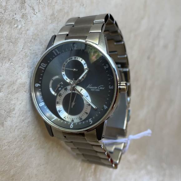 Kenneth Cole Quartz black&Silver water resistant all stainless steel - Picture 3 of 6